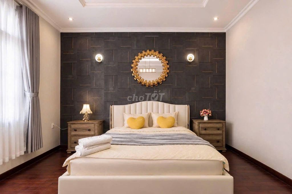 Rent a big town-class mansion, District 7