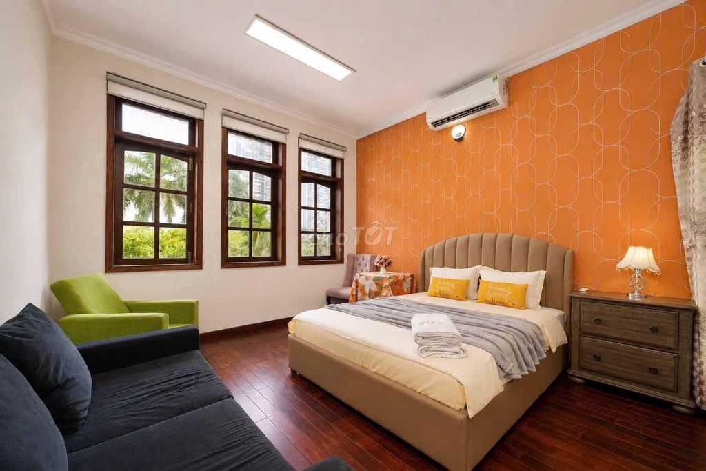Rent a big town-class mansion, District 7