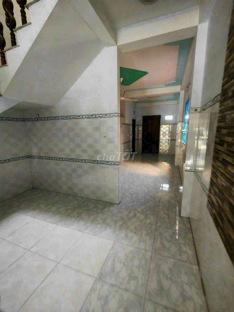 The 4.5-533 M-- container-- 3 bedrooms-- only 17 million a month.