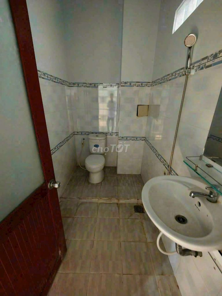 The 4.5-533 M-- container-- 3 bedrooms-- only 17 million a month.