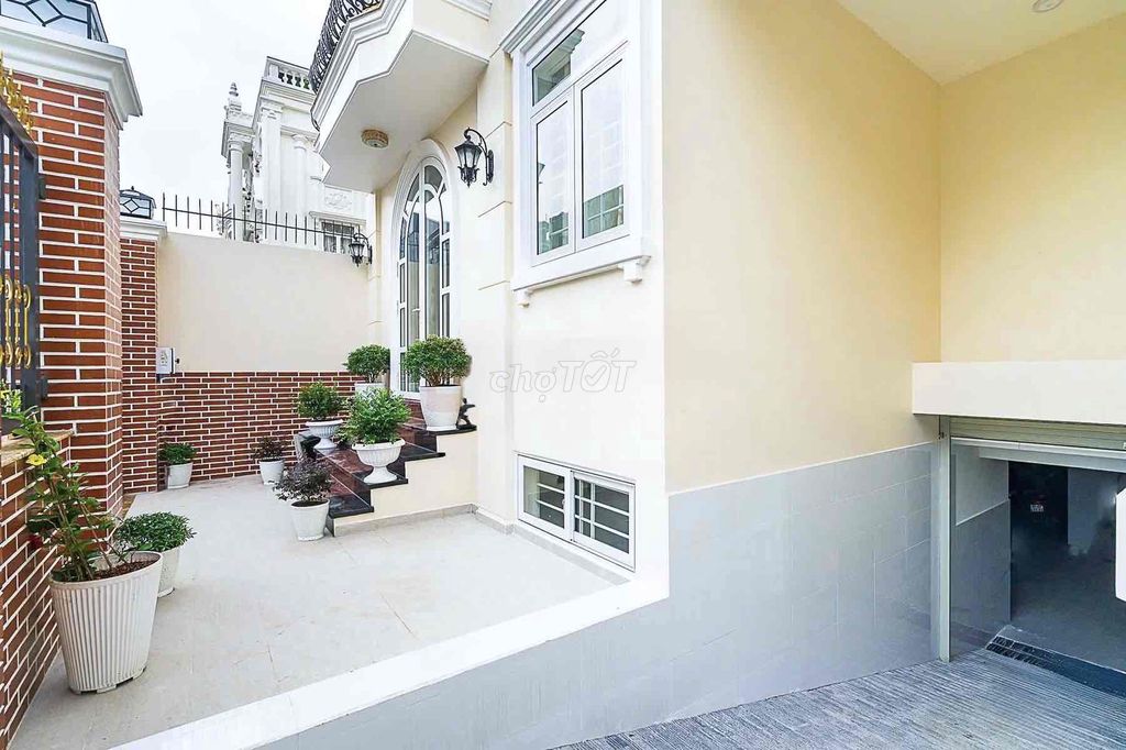 Renting Nguyễn Gia Trí, Bình Thạnh