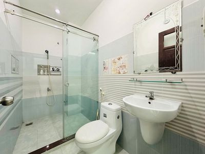 The super-symple apartment at the end of Nguyễn Oanh.