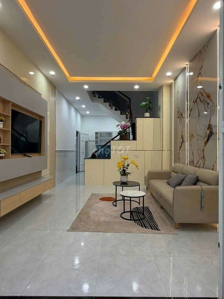 It's the owner who rents the 4mm down 5 x 20 2th floor 7 p sleeps 5 tolet
