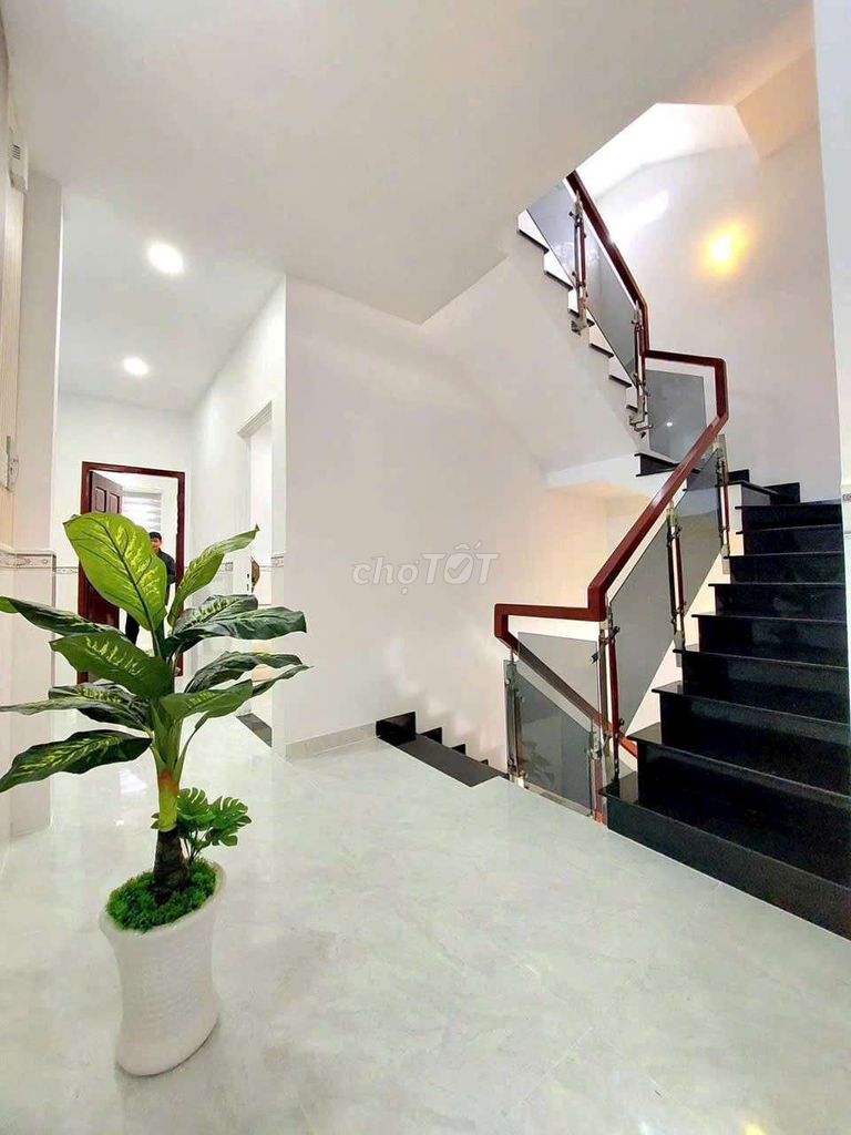 It's the owner who rents the 4mm down 5 x 20 2th floor 7 p sleeps 5 tolet