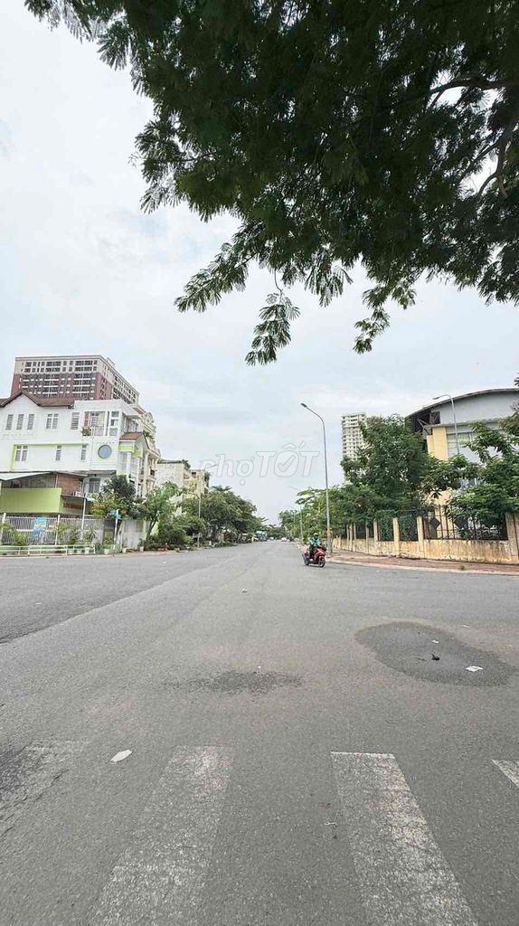 Rent a 1st Huỳnh Tấn Phát street.
