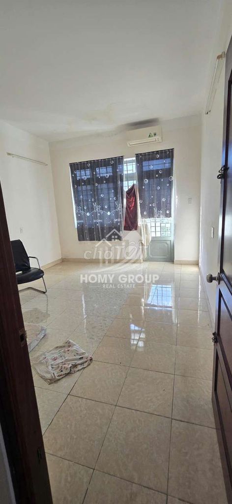 Integrating four bedrooms, across from the park, free parking cars- 15 million.