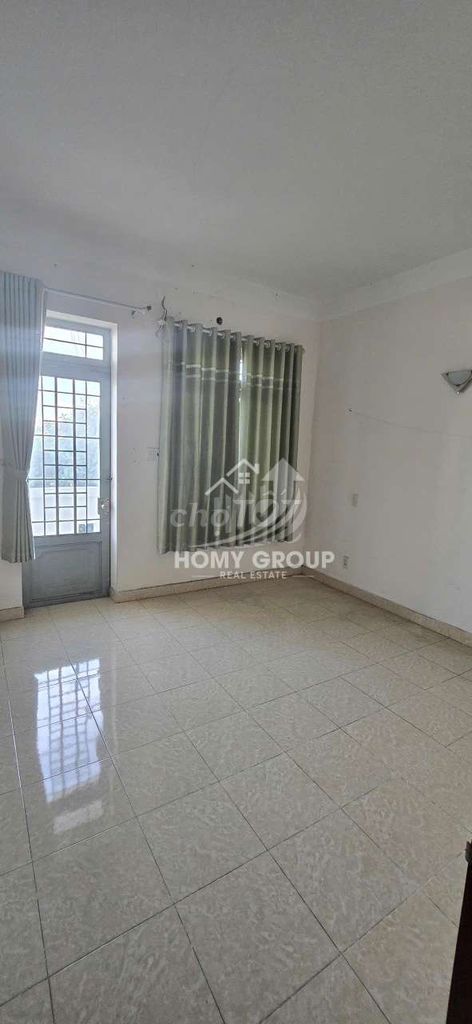 Integrating four bedrooms, across from the park, free parking cars- 15 million.