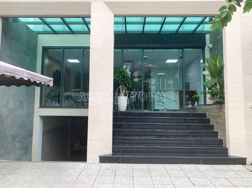 Rent Phạm Văn Hai building * 8 X20 M * 5th floor vault * pretty view