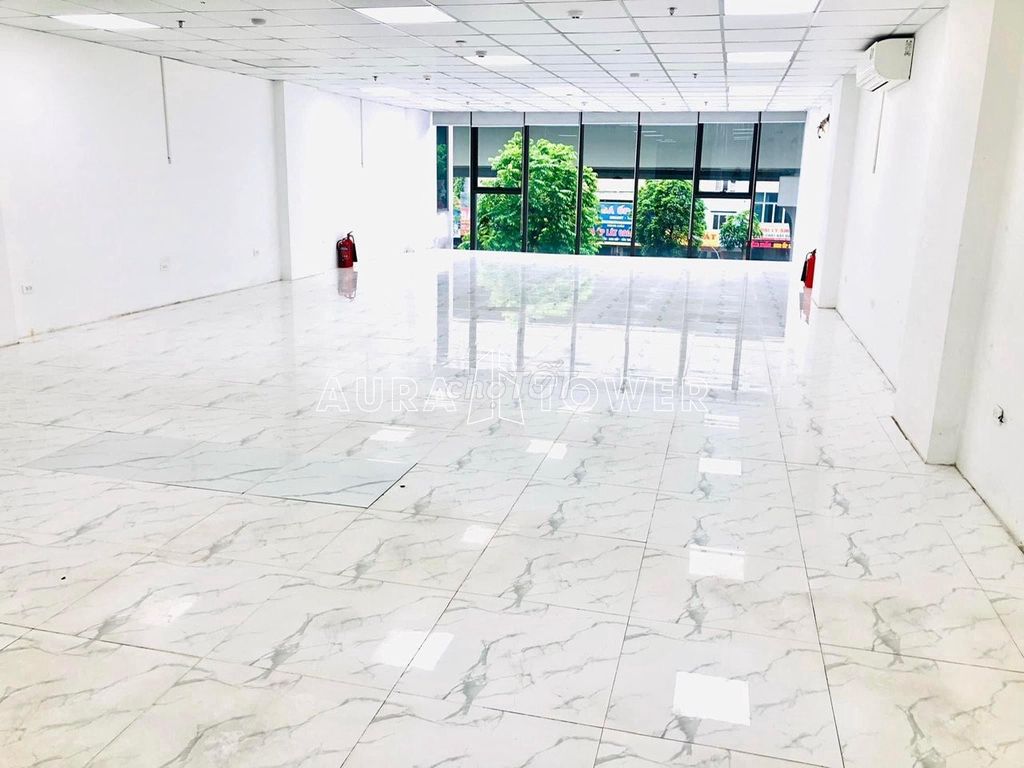 Rent Phạm Văn Hai building * 8 X20 M * 5th floor vault * pretty view