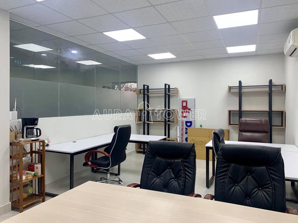 Rent Phạm Văn Hai building * 8 X20 M * 5th floor vault * pretty view