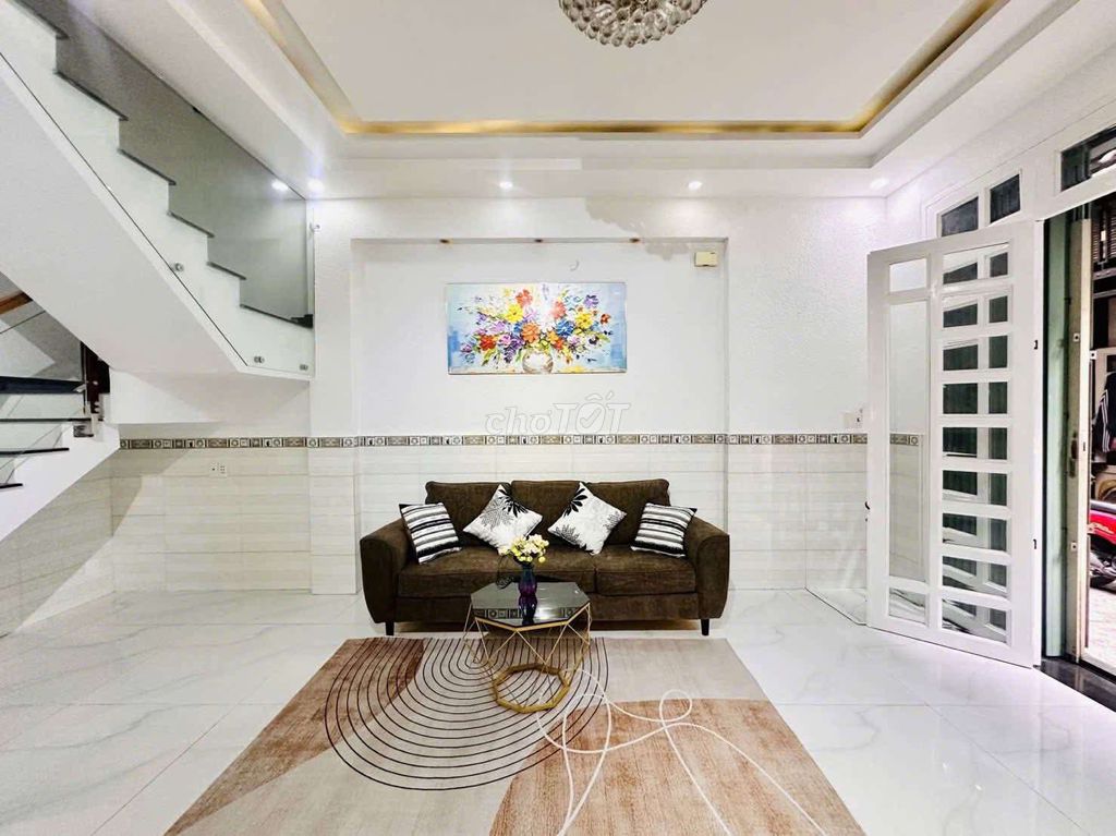 4 x17 meters 2rd floor bedroom.