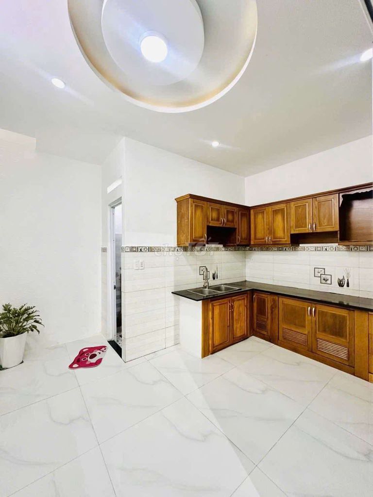 4 x17 meters 2rd floor bedroom.
