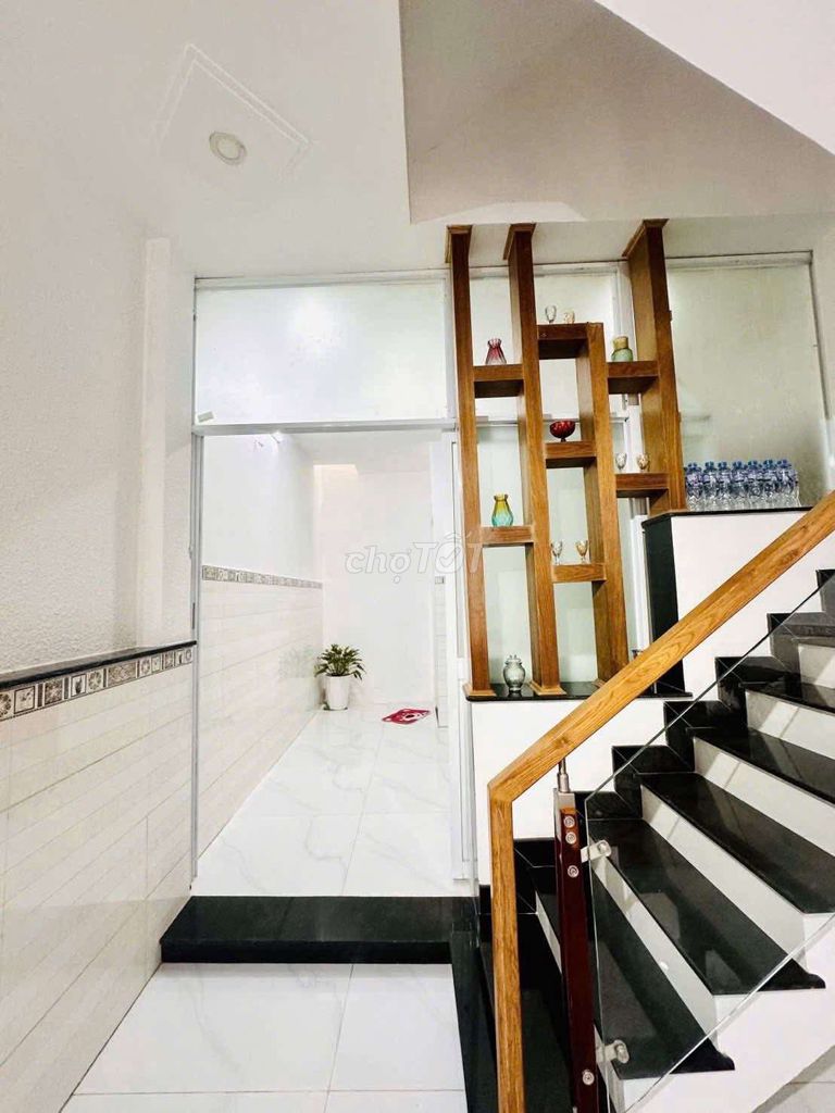 4 x17 meters 2rd floor bedroom.