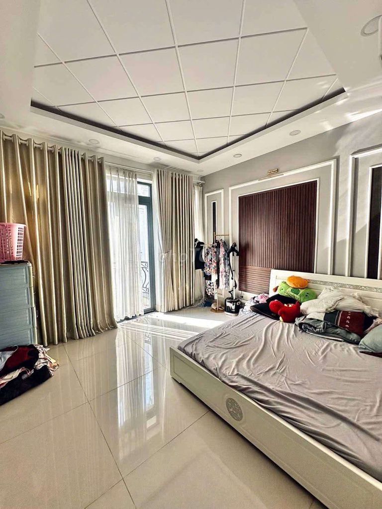 4 x17 meters 2rd floor bedroom.