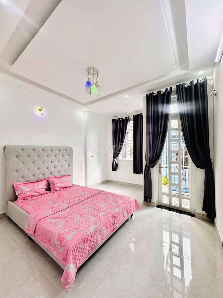 4 x17 meters 2rd floor bedroom.