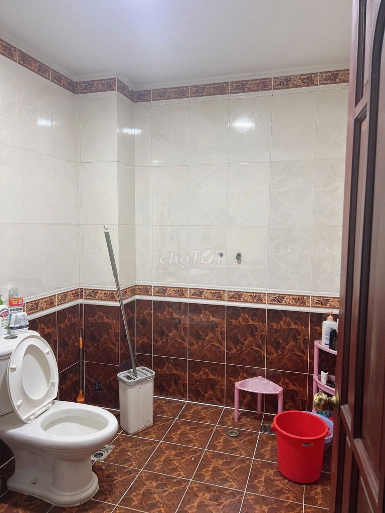 Rent a three-story four-way Bình Lợi bedroom, 13-13 Bình Thạnh. It costs 21 million a month.