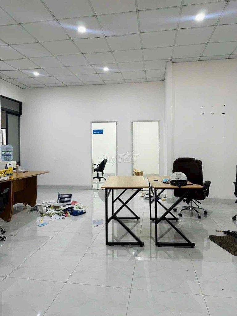 Renting an alley house right out of the mannor scene landmark 81