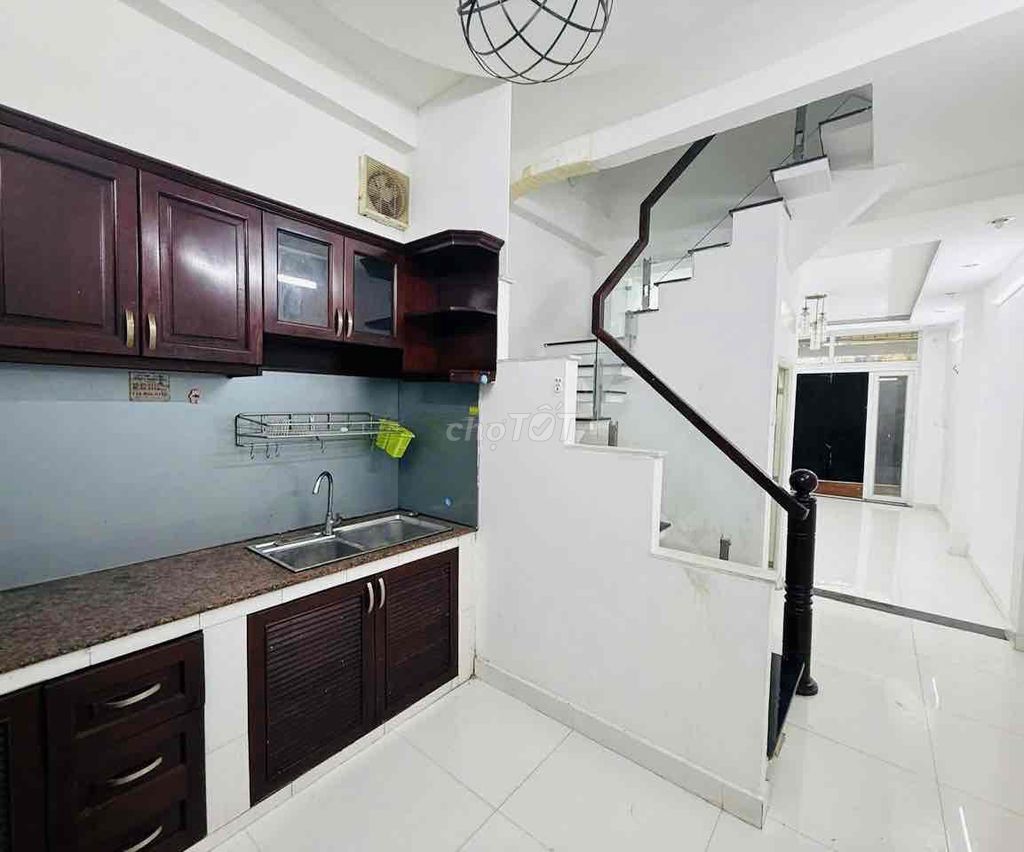 Nice new home, near town, District 1 - N. Nice job. One floor. One floor.