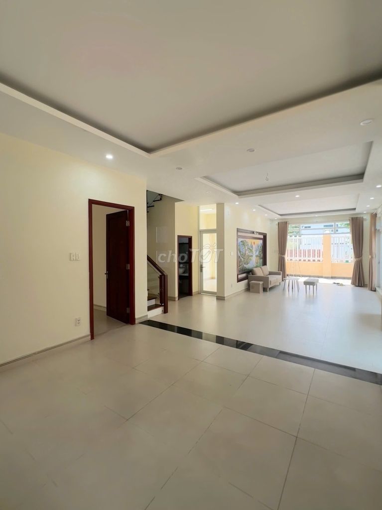 Rent Funky House 2, 6 bedrooms, 10 to 5 meters across the front.