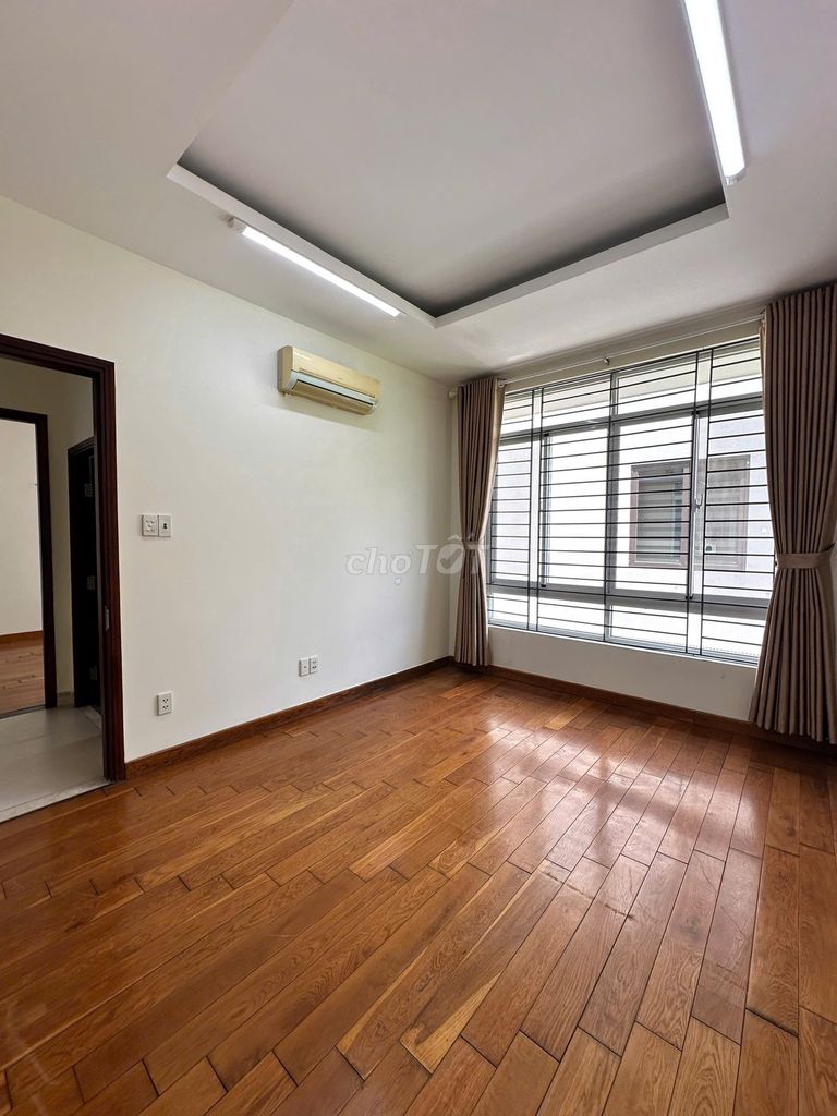 Rent Funky House 2, 6 bedrooms, 10 to 5 meters across the front.
