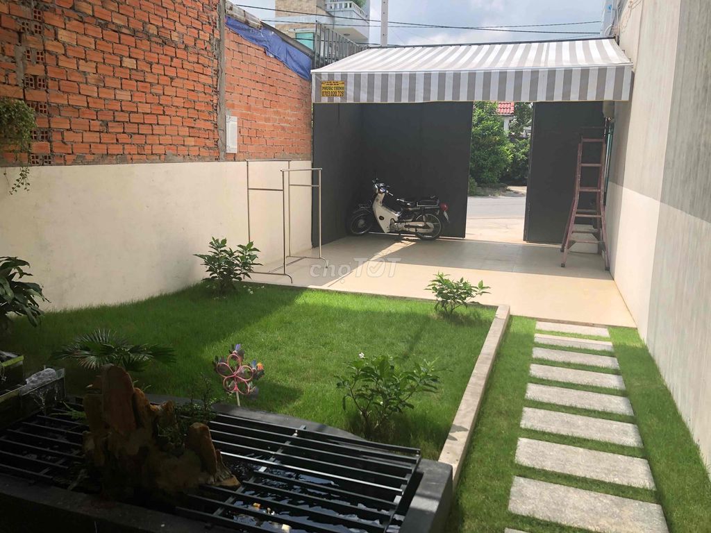 Rent a 9 x26 front Suối Lội near the Double Bar.
