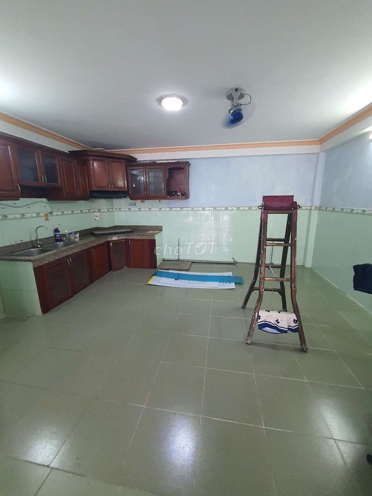 The master's vault is 5 x 13 meters per square foot. Two floors, four bedrooms, three toilets.