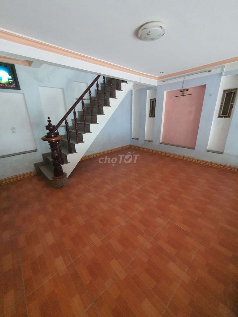 The master's vault is 5 x 13 meters per square foot. Two floors, four bedrooms, three toilets.