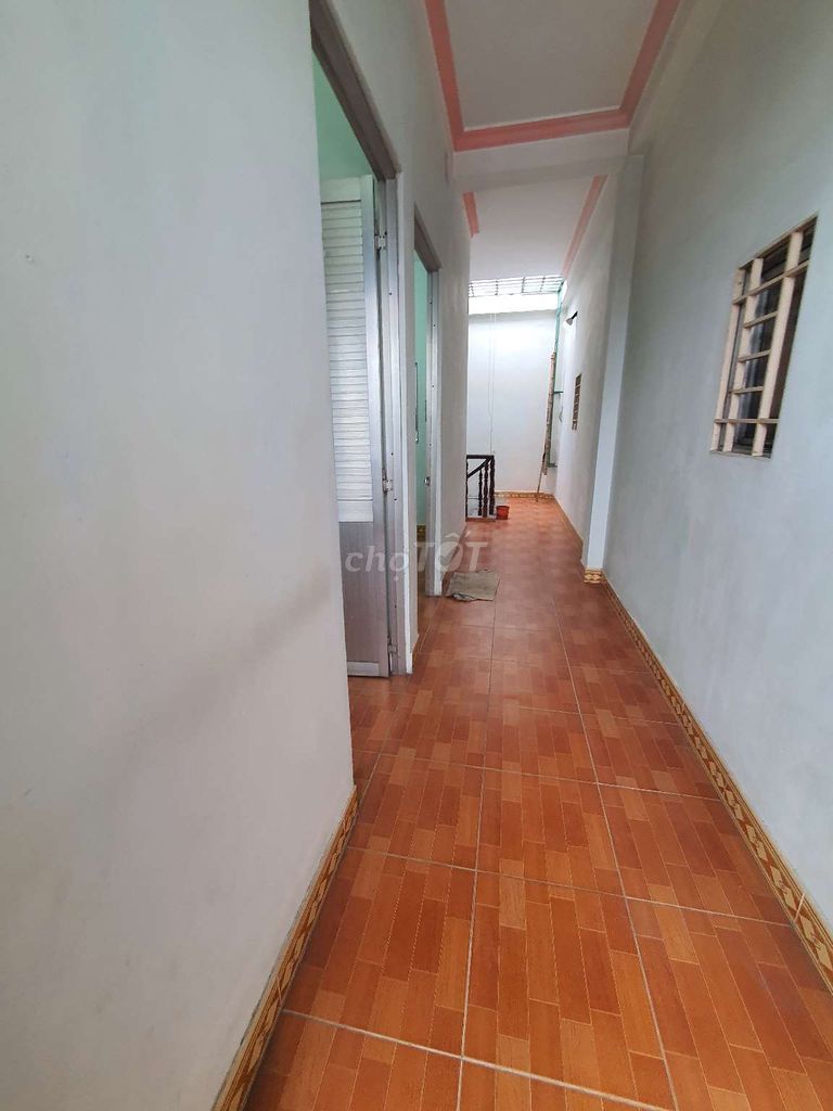 The master's vault is 5 x 13 meters per square foot. Two floors, four bedrooms, three toilets.