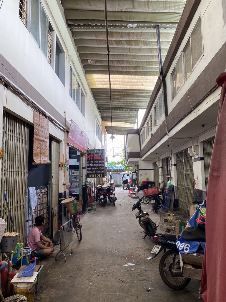 Rent an independent motel like a street house - big alley-face market-side
