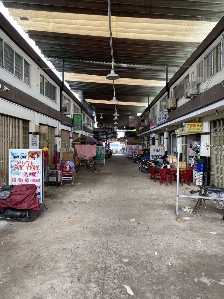 Rent an independent motel like a street house - big alley-face market-side