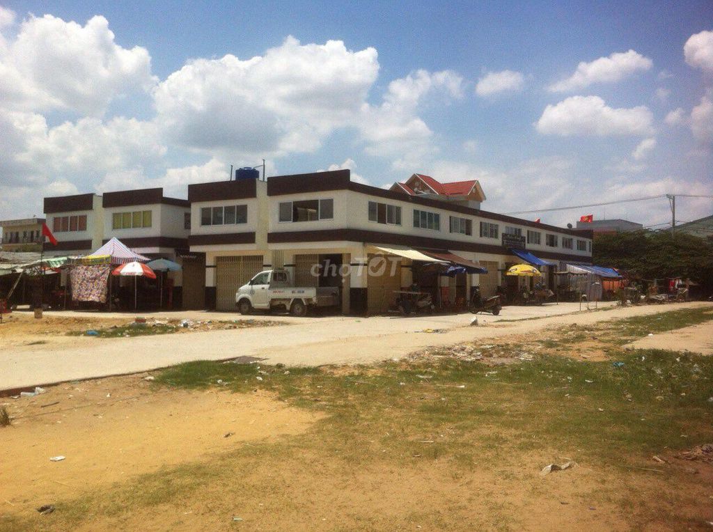 Rent an independent motel like a street house - big alley-face market-side