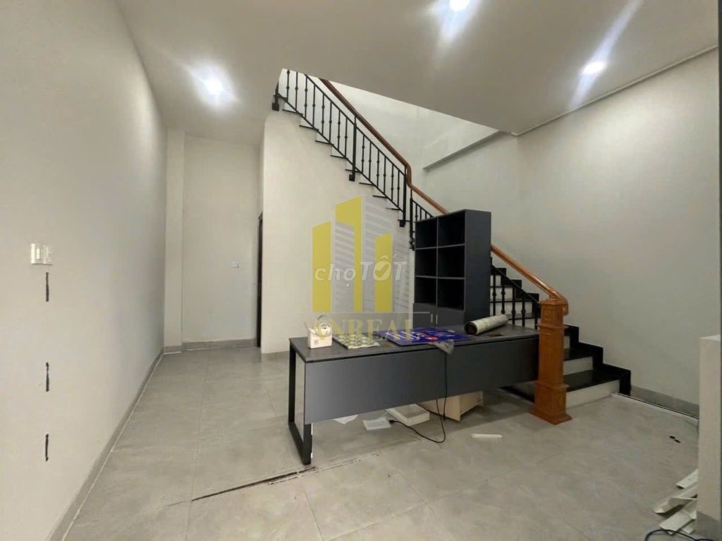Rent a one-foot office, empty floor, 20 million.
