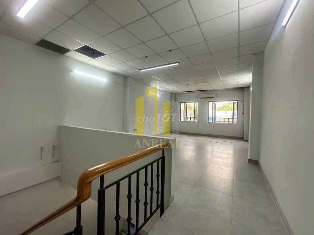 Rent a one-foot office, empty floor, 20 million.