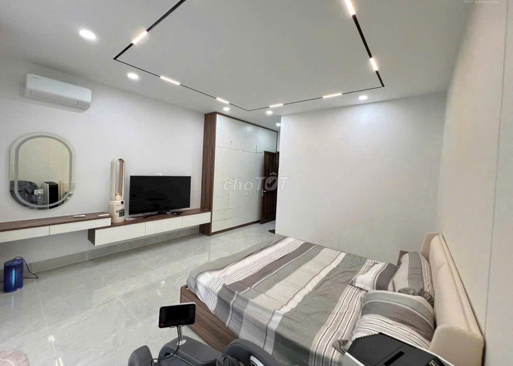 Need to rent an alley building 244/6 A Huỳnh Văn Bánh-7*11 Q.Phú Nhuận