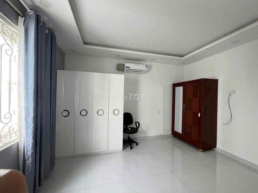 Rent Lovera Park-View Park 12 million a month.