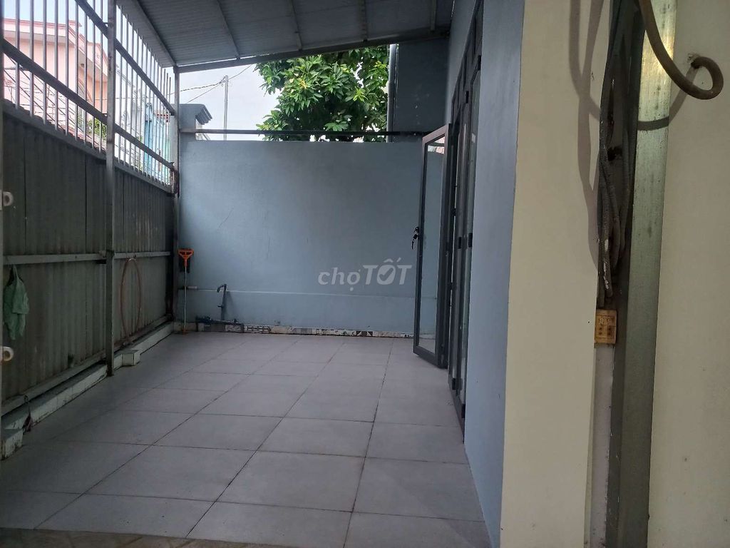 Rent the warehouse 500 meters. 8 meters.