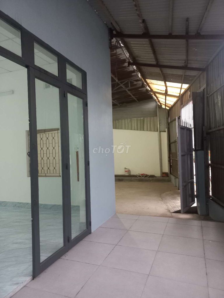 Rent the warehouse 500 meters. 8 meters.