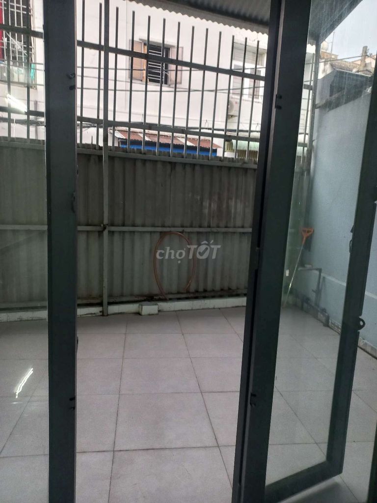 Rent the warehouse 500 meters. 8 meters.