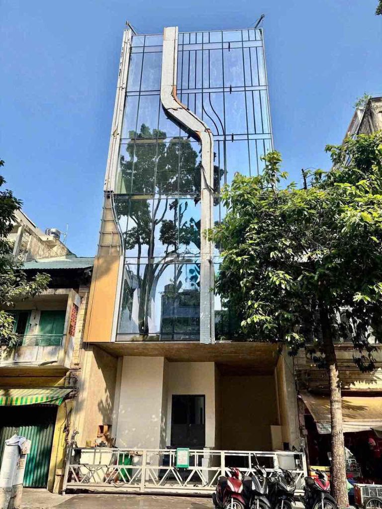 Super hot - Rents surface with Nguyễn Thái Bình elevator floor, District 1 - Area: 8 x20 meters