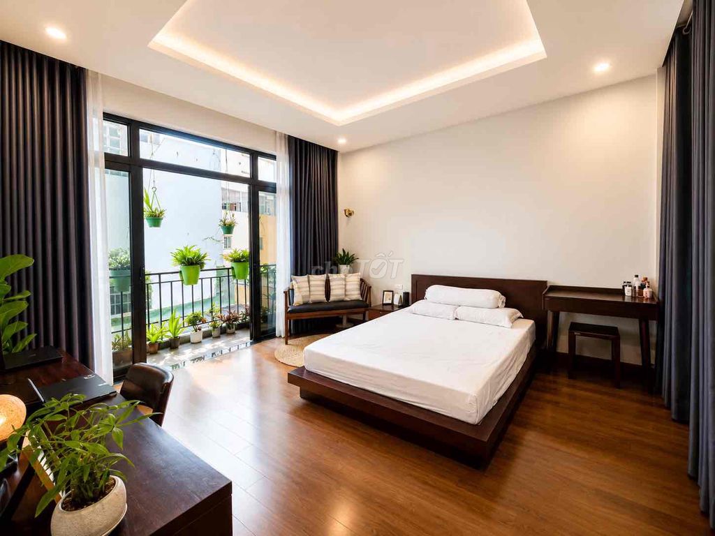 Shock! The villa in District 7! Park view! Only 35 million a month.