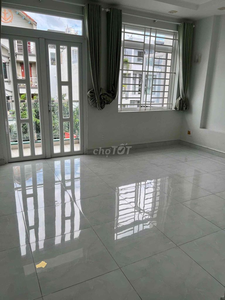 Renting Phạm Hữu Lầu District 7. Price:23 million.