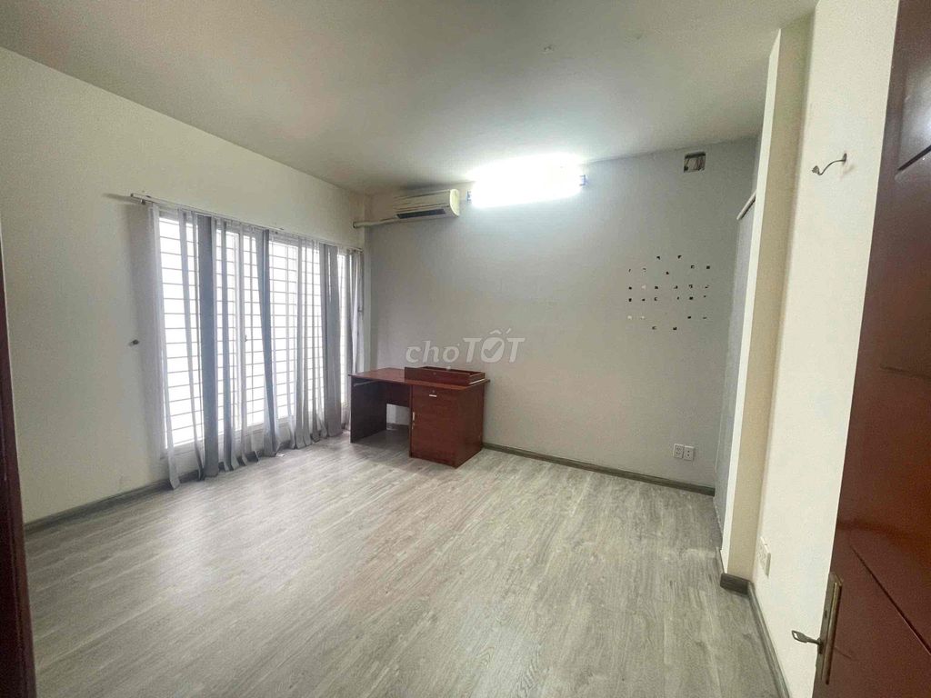 Renting Phạm Hữu Lầu District 7. Price:23 million.