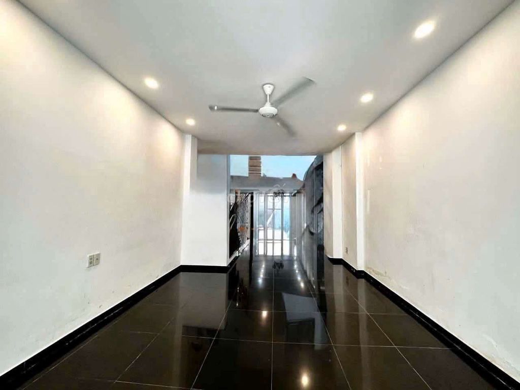 Rent an entire An Phú ward near the park.