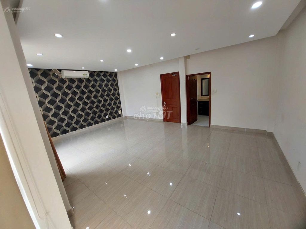 Rent a Nguyễn Trọng Tuyển_8 x22 m_3 stories.