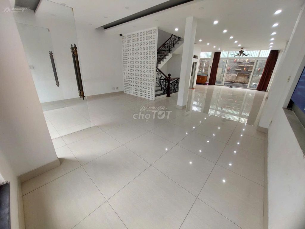Rent a Nguyễn Trọng Tuyển_8 x22 m_3 stories.