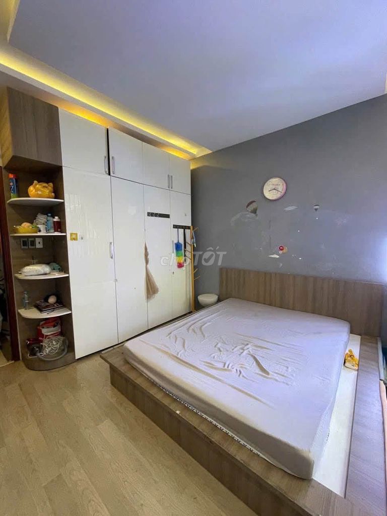 8 meters of Gò Dầu_Granium, 4 x 25 meters, 6 meters of yard, cast 3 sheets of 4 bedrooms_4 toilets