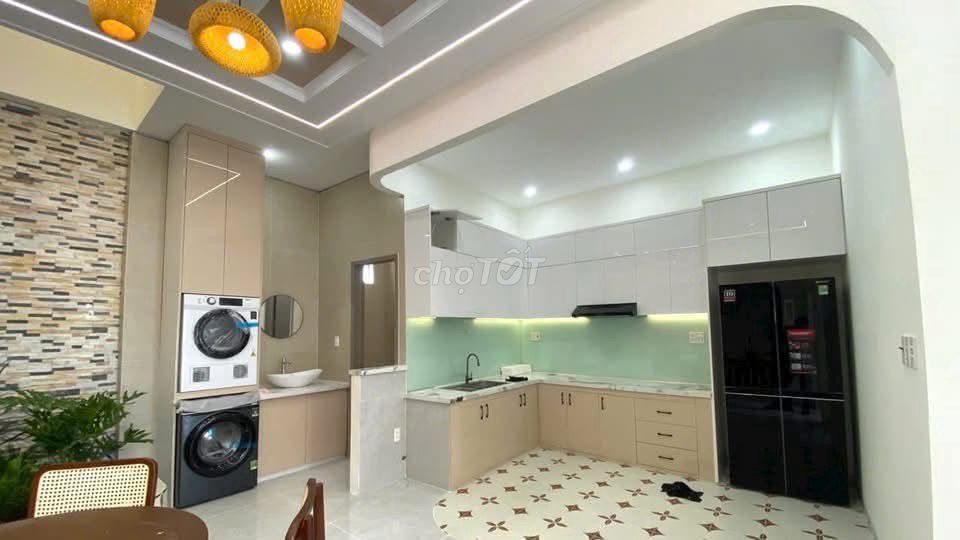 8 meters of Gò Dầu_Granium, 4 x 25 meters, 6 meters of yard, cast 3 sheets of 4 bedrooms_4 toilets