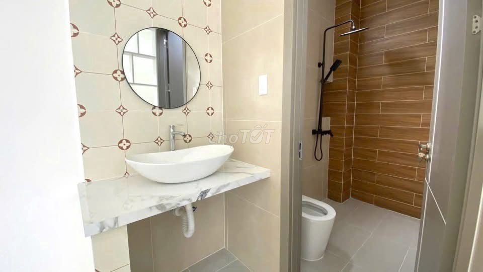 8 meters of Gò Dầu_Granium, 4 x 25 meters, 6 meters of yard, cast 3 sheets of 4 bedrooms_4 toilets