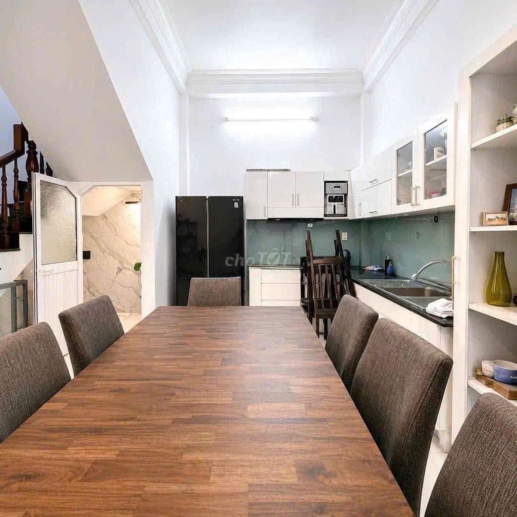 Rent a house of 1 .10. 2 Supreme Courts 5 x 15 m. Imperial Airway