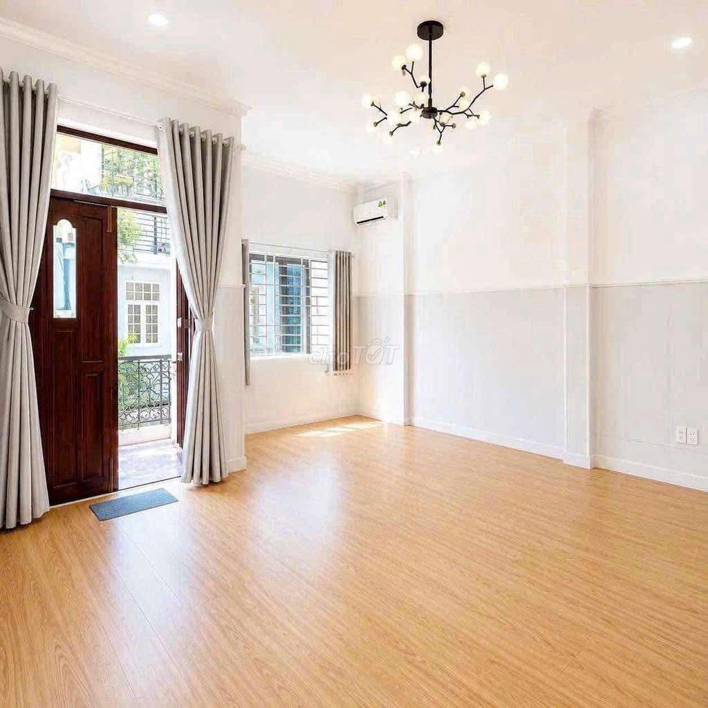 Rent a house of 1 .10. 2 Supreme Courts 5 x 15 m. Imperial Airway